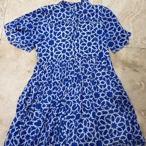 Ro's Garden Blue & White Print Ruffle Neck Short -Sz. Med. EUC
